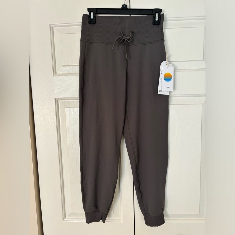 Women’s Vuori Daily Jogger size Small NWT